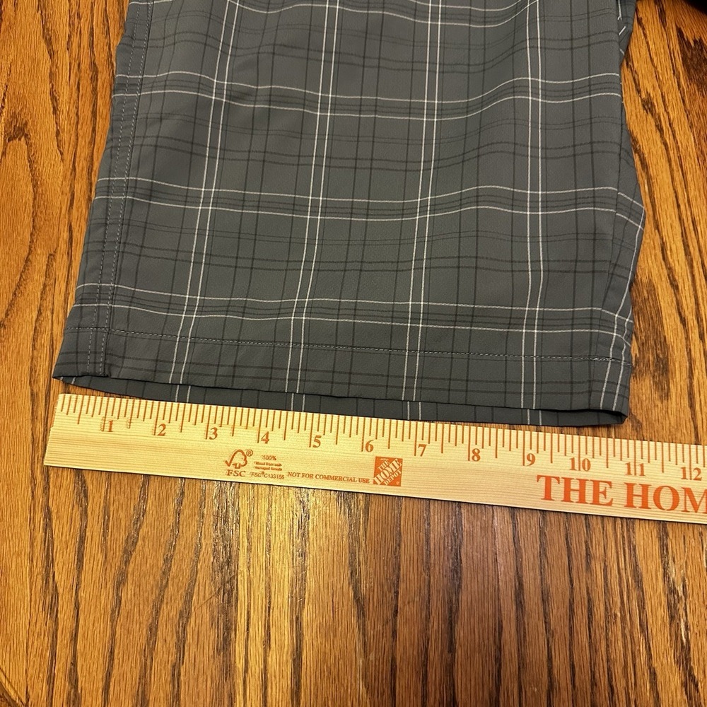 Men's Under Armour Gray Plaid Golf Shorts Size 32 - Picture 9 of 9